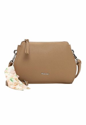 Smėlio spalvos tekstūruota odinė rankinė per petį su sidabrine įranga ir gėlėtu audinio kaspinu, pritvirtintu prie dirželio, minimalistinio dizaino.