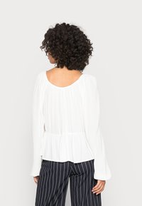 ONLY ONLNORA ALBA BLOUSE - Blusa - cloud dancer