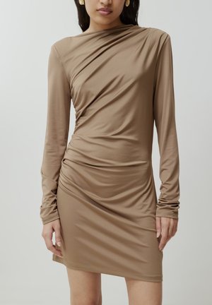 Long-sleeve dress in light brown, made of stretch fabric. Features gathered detail at the waist and a fitted silhouette. Smooth texture.