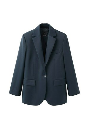 Donkerblauw colbert met één knoop, opstaande revers, twee klepzakken aan de voorkant en één borstpaspelzak, afgebeeld op een witte achtergrond.