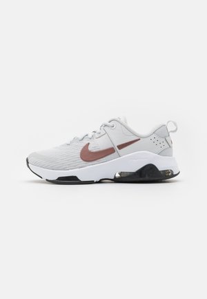Nike Performance ZOOM BELLA 6 - Zapatillas de entrenamiento - photon dust/smokey mauve/white/black