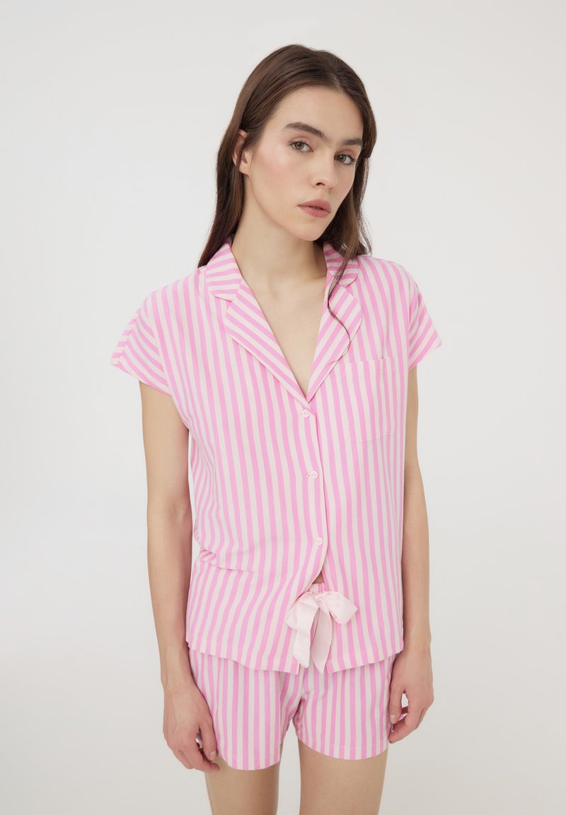 Pigiama Donna Normann Maniche Corte Con Pantaloni Capri A Righe, Effetto Stampa, Comfort Estivo
