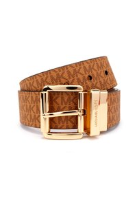 Cintura marrone a motivo con fibbia e dettagli in metallo dorato, con il nome del marchio. Materiale in pelle texturizzata con più fori per la regolazione.