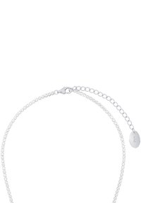 Bracciale in argento con una fila di cristalli trasparenti, chiusura a moschettone e catena di estensione regolabile con un piccolo tag.