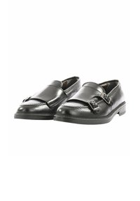 Scarpe in pelle nera con un finitura liscia, caratterizzate da una larga fascia con due fibbie, una punta arrotondata e una suola bassa e piatta.
