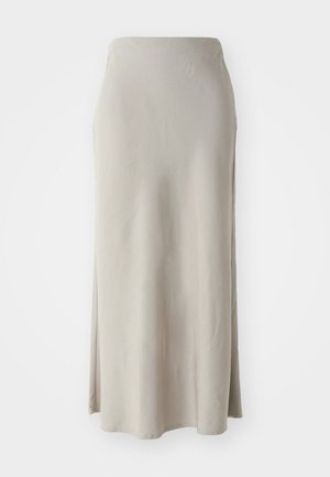 Beige midi-jurk gemaakt van zachte stof, met een rechte silhouet en een lichte zijsplit voor gemakkelijk bewegen.