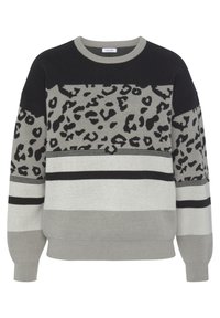 Gestrickter Pullover mit Leopardenmuster in Schwarz- und Grautönen. Strukturierte Streifen und ein runder Ausschnitt runden das Design ab.