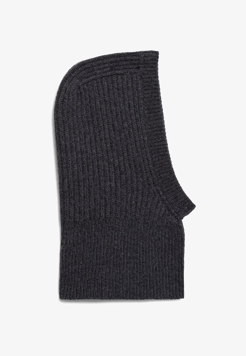 Balaclava a coste grigio scuro, con un design aderente, caratterizzata da una parte superiore arrotondata e una texture verticale per isolamento e comfort.