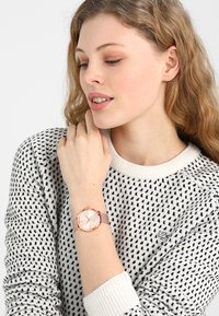 Michael Kors PORTIA - Orologio - roségold-coloured