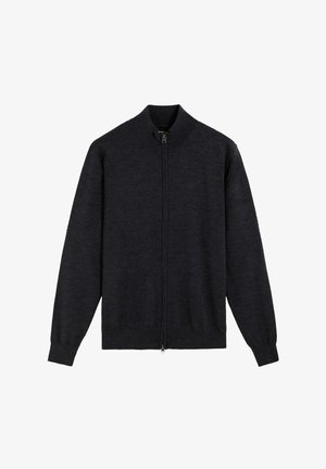 Cardigan gris oscuro con cremallera, cuello alto, mangas largas y textura suave. Diseño simple sin patrones ni detalles destacados.