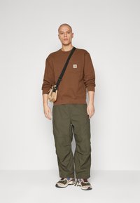 Carhartt WIP JET PANT - Hlačami s stranskimi žepi - cypress rinsed
