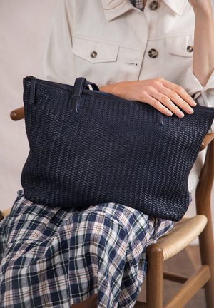 Lakeland Leather SHOPPER WREAY - Tote bag - navy