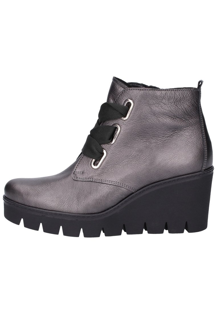 Gabor Gabor enkellaars in cognac suede sleehak online kopen.