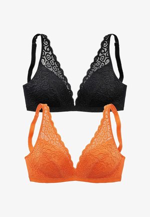 Zwarte en oranje kant beha's met driehoekige cups, geschulpte randen, verstelbare bandjes en bloemmotieven overal.