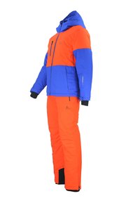 Färgglad skidjacka med en blå jacka och orange byxor, tillverkad av vattenavvisande material med fickor med dragkedja och en huva.