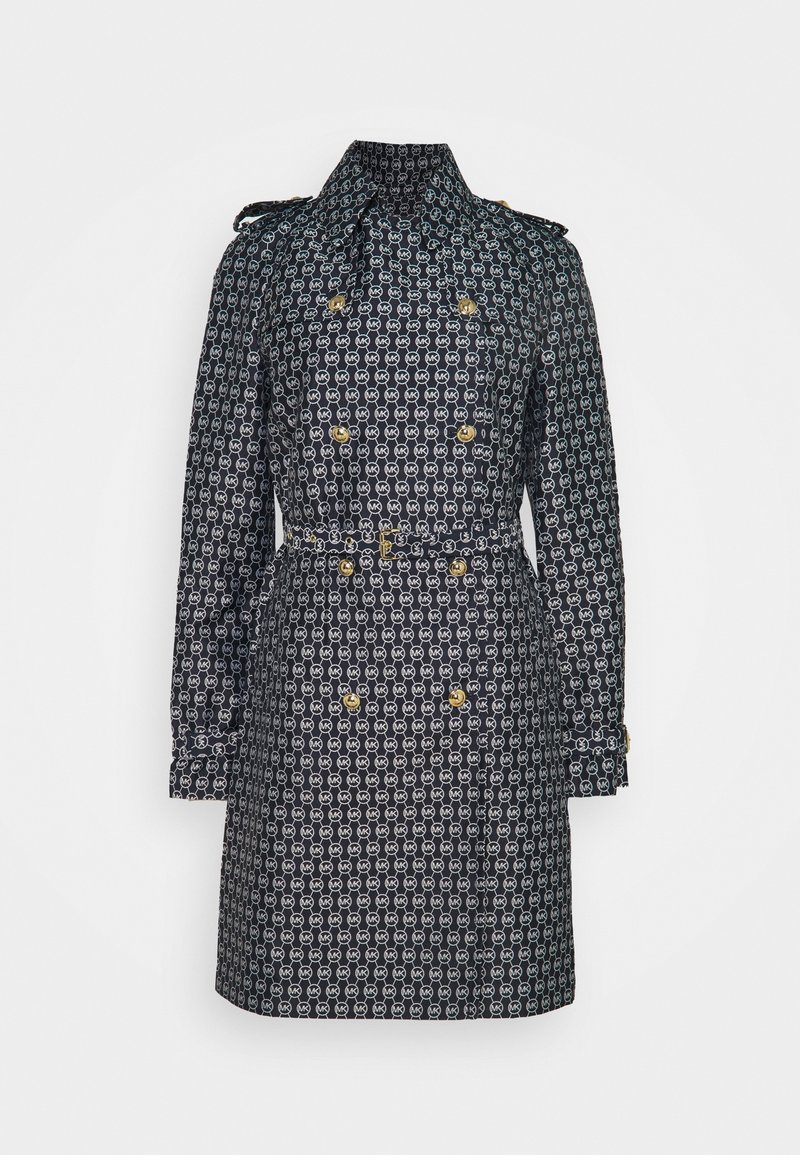 Trench-coat noir avec motif de logo circulaire blanc sur toute la surface, boutons dorés à double boutonnage, taille ceinturée et épaulettes.