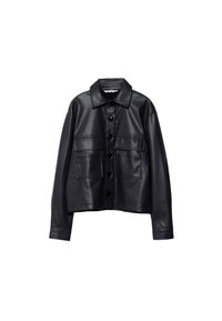Veste en similicuir noire avec fermeture à boutons, col à revers, deux poches poitrine et manches longues avec poignets droits.
