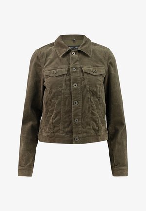 Brązowa kurtka zapinana na guziki z kołnierzem, dwoma kieszeniami na piersi i krótkim krojem. Wykonana z teksturowanej tkaniny o miękkim, matowym wykończeniu.