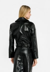 LIU JO GLOSSY BIKER  - Kunstnahast jakk - black