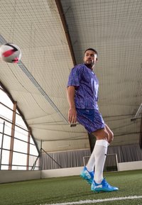 Puma - FUTURE 7 PLAY FG/AG - Zapatillas fútbol para césped artificial - hyperlink blue/mint/white Imagen en miniatura 1
