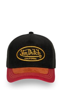 Melnas korduroja cepure ar sarkanu vizieri. Iezīme ovālu dzeltenu izšuvumu ar uzrakstu "Von Dutch CALIFORNIA". Tekstūrēta auduma īpašais izskats.