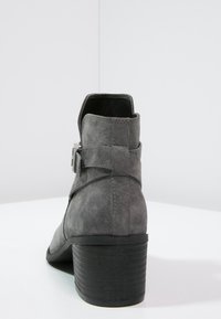 Pier One Botines bajos - grey