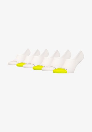 Weiße Knöchelsocken mit einem leuchtend gelben Zehenakzent, die eine glatte, dehnbare Textur aufweisen, verkauft in einem Sechserpack.