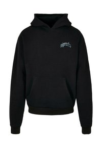 Svart hettegenser laget av fleece-materiale, med kengurulomme, ribbestrikkede mansjetter og hem, samt en frontlogo i lyseblå.