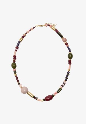 Naszyjnik z różnokolorowymi koralikami w odcieniach różu, bordowego, zielonego, granatowego i złotego, o różnych kształtach, zapięty na złote zapięcie.