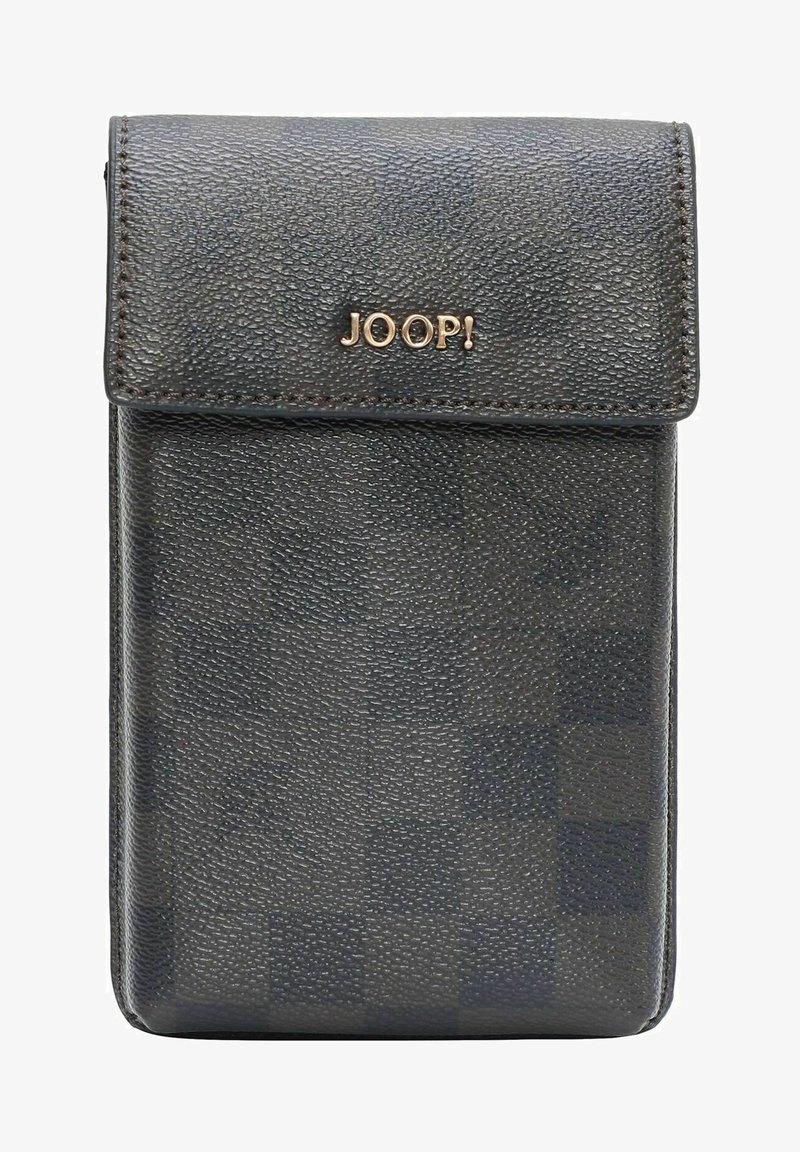 Pochette de téléphone noire texturée avec fermeture à rabat magnétique. Présente un logo doré "JOOP!" à l'avant et une forme rectangulaire.