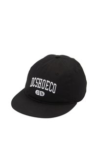 Gorra de béisbol negra hecha de algodón con visera plana, que presenta un logo blanco "DCSHOECO" y el año "1994" en acentos blancos.