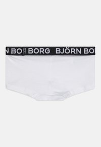 Vita boxershorts med svart elastisk midjeband där varumärket "BJÖRN BORG" är tryckt i vit text. Slät bomullsmaterial.