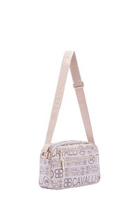 Borsa a tracolla in tessuto beige chiaro con branding in rilievo. Caratterizzata da zip in tono oro, una tasca frontale e una larga tracolla regolabile.