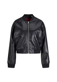 Giacca bomber in pelle nera cropped con zip frontale, polsini e orlo a costine, e tasche a punta su uno sfondo bianco.
