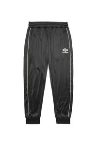 Pantaloni da tuta neri in materiale sintetico lucido, con strisce bianche sui lati, vita elasticizzata e polsini a coste; presenta il logo Umbro sul davanti.
