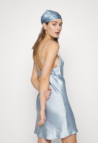 Gina Tricot SATINA COWLNECK - Vestido de cocktail / Vestido de festa - kentucky blue