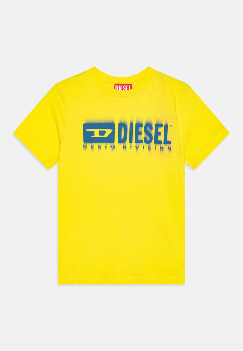 Κίτρινη βαμβακερή μπλούζα με κοντό μανίκι, διαθέτει μπλε λογότυπο "DIESEL" και κείμενο "DENIM DIVISION" στο κέντρο σε έντονη, μοντέρνα γραμματοσειρά.