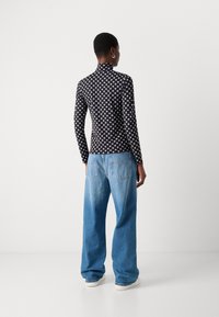 Marc Cain Pikkade varrukatega topp - black/white