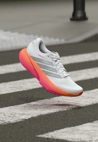 Δεν επιλέχθηκε, footwear white/silver-coloured metallic/lucid pink