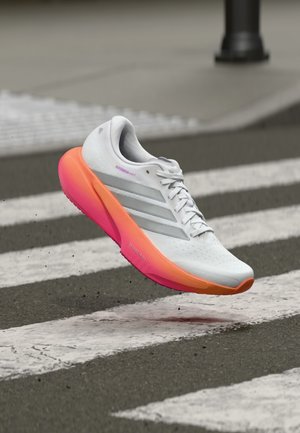 SUPERNOVA RISE 3 W - Chaussures de running sur route - footwear white/silver-coloured metallic/lucid pink