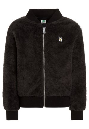 Veste en polaire noire avec un extérieur texturé, fermeture éclair frontale, poignets côtelés et un petit détail brodé de pingouin sur le côté gauche.