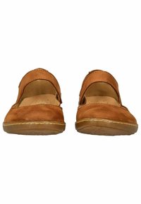 Braune Wildlederschuhe mit ausgeschnittenem Design, abgerundeter Spitze und Gummisohle. Verfügt über genähte Details und einen flachen Absatz.