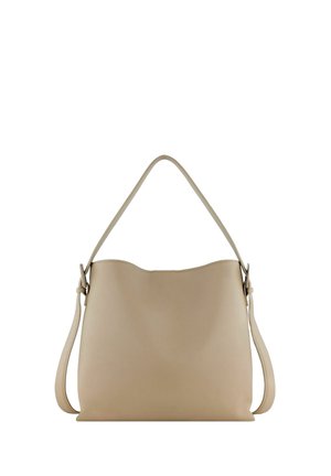 Borsa a tracolla in pelle beige con texture liscia, design morbidamente strutturato, parte superiore curva e una singola tracolla regolabile.