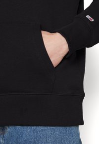 Tommy Jeans Jersey con capucha - black