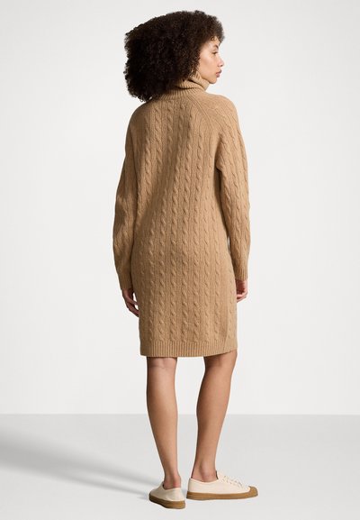 Polo Ralph Lauren CABLE WOOL-CASHMERE TURTLENECK DRESS - Kampsunkleit - camel melange