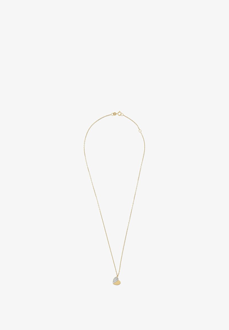 Guld-tonet halskæde med en tynd kæde og en vedhæng med et halvcirkeldesign, hvor den ene side er prydet med klare sten for glans.