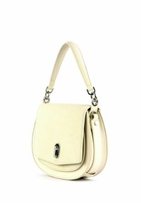 Sac d'épaule en cuir crème avec fermeture à rabat avant et fermoir tournant argenté, doté d'une sangle large unique et d'une silhouette structurée.