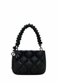 Borsa a mano in pelle nera con texture trapuntata, accenti circolari in evidenza e manico intrecciato. Include un charm staccabile con logo.
