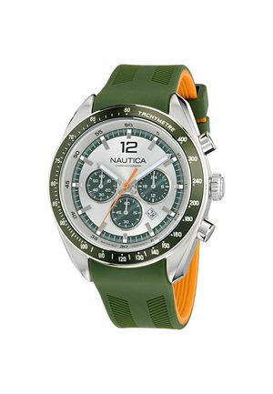 Zöld és narancssárga kronográf óra ezüst számlappal, rozsdamentes acél tokkal és texturált gumipánttal. Három segédszámlap és dátumablak található rajta.