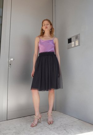 HONEYCOMB SMOCKED MIDI SKIRT - Gonna a campana - graphite